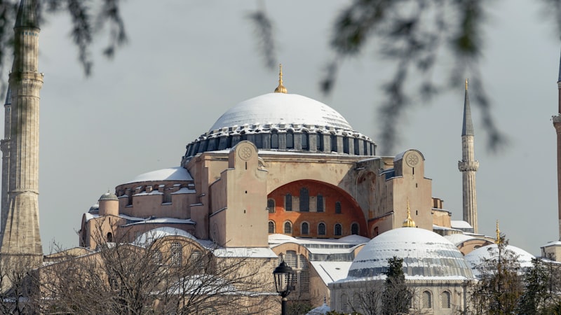 uploaded image ayasofya tam olarak nerede 1708296099930