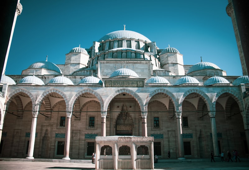 Süleymaniye Camii nerede bulunur?